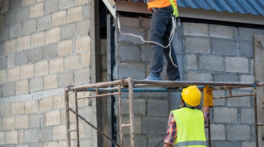 Professional gutter cleaning in Walnut Creek, CA
